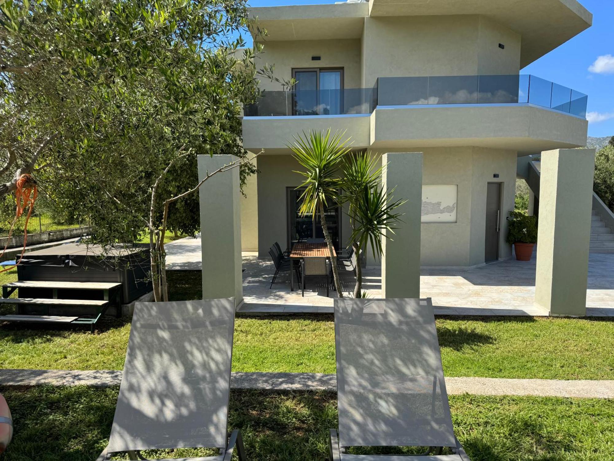 Villa Marian With Private Swimming Pool & Jacuzzi เยโอริยิอูโปลิส ภายนอก รูปภาพ